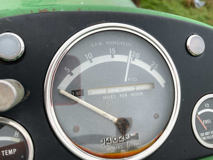 john-deere-3010-image-23