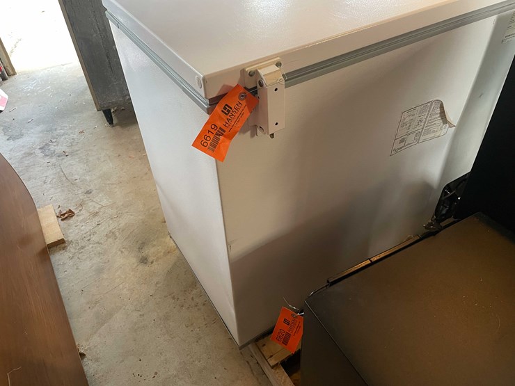 #6619-•-chest-freezer-image-3