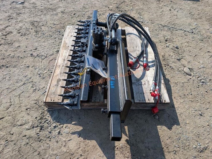 ir-mini-skid-steer-hedge-trimmer-image-6