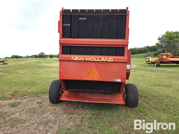 new-holland-660-image-6