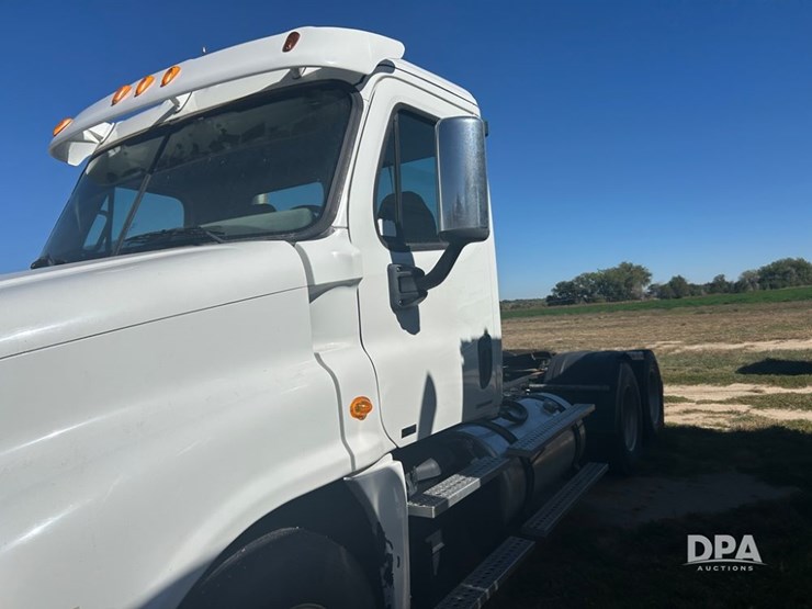 2012-freightliner-cascadia-truck-(cp1182-unit-517)-image-3
