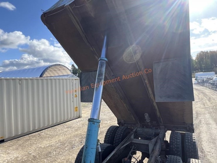 1979-ford-9000-image-31