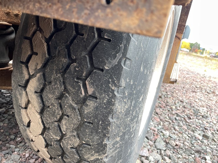 #1000-•-2005-mack-semi-tractor-(has-mi-title)-image-49