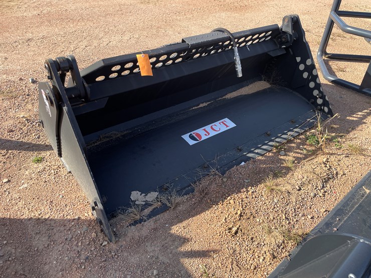 #4078-•-72"-4-in-1-bucket-attachment-image-1