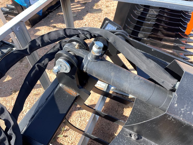 #4113-•-72"-rock-grapple-bucket-attachment-image-14