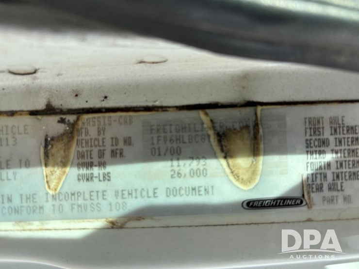 2000-freightliner-fl70-image-52