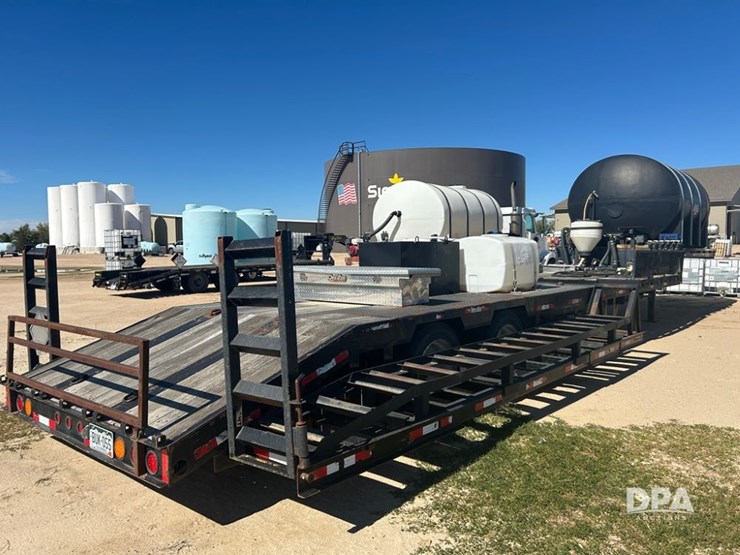 2012-neville-trailer-image-10