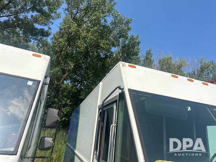 2012-ford-f59-image-24