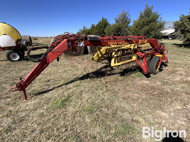 new-holland-216-image-1