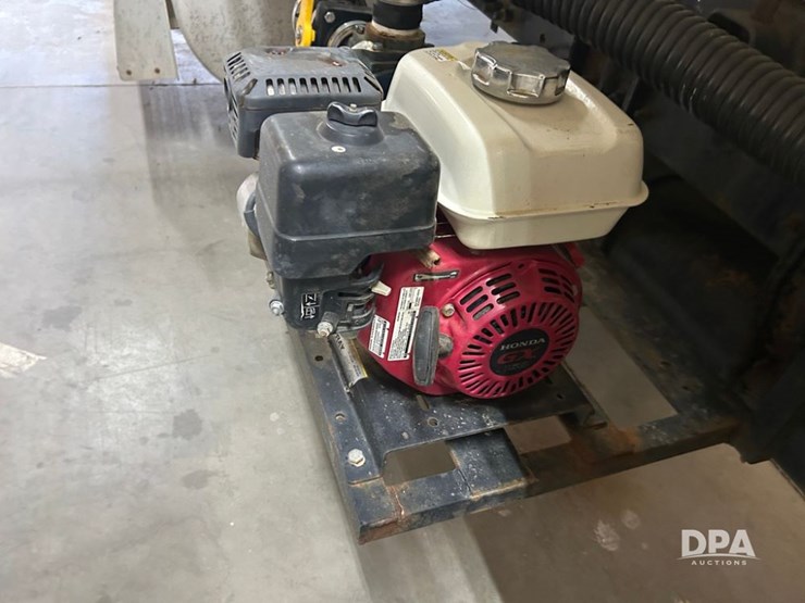 1999-freightliner-fld120-image-15