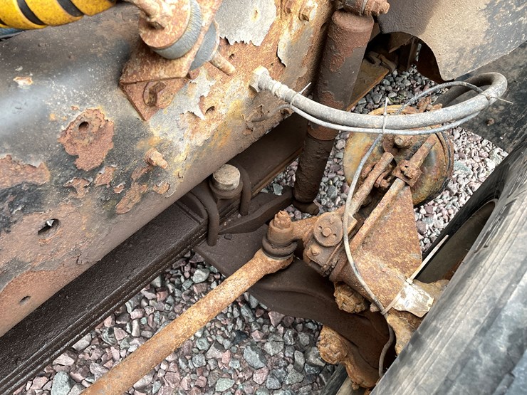 #1000-•-2005-mack-semi-tractor-(has-mi-title)-image-43