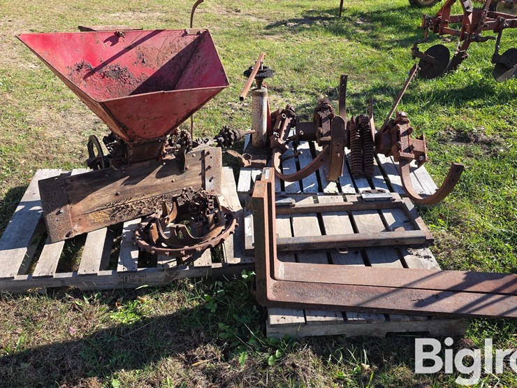 international-end-gate-seeder-image-2