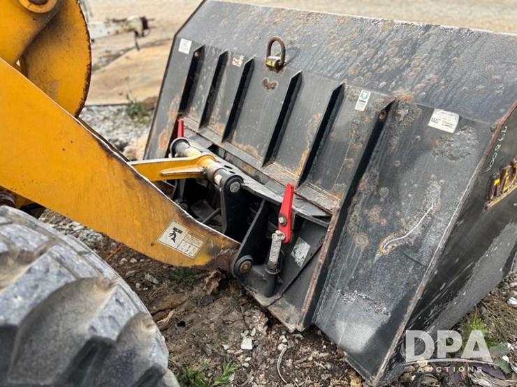 2018-gehl-750-image-34