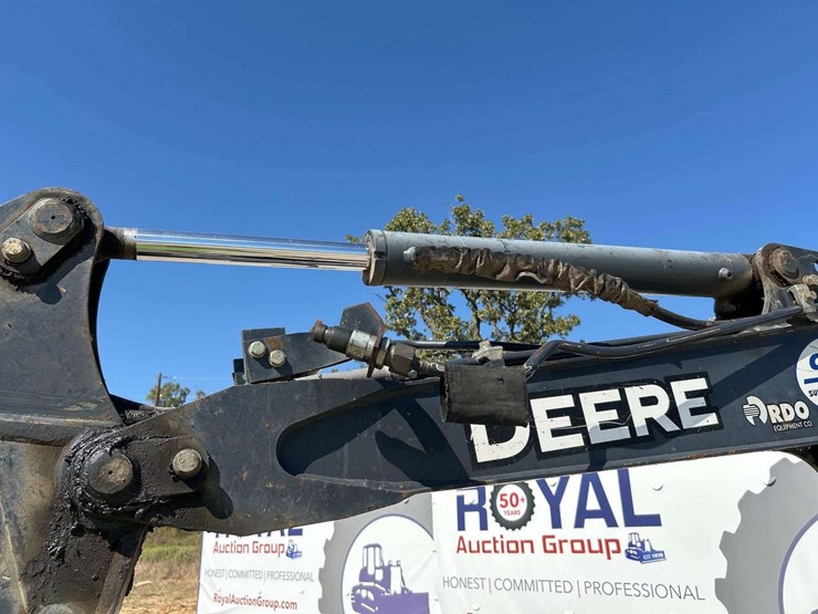 2016-deere-35g-image-17