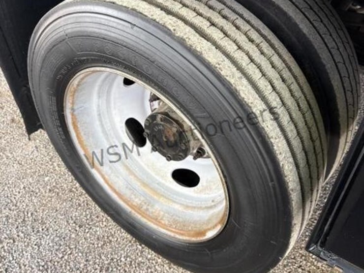 2013-ford-f550-image-13