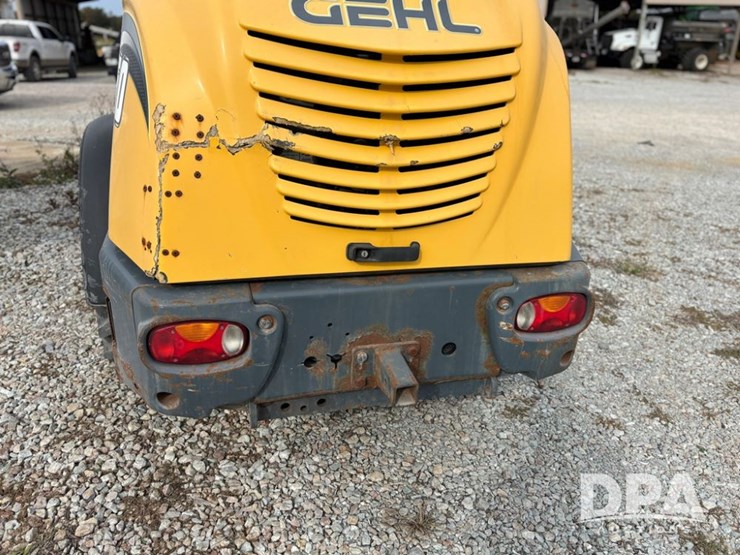 2018-gehl-750-image-25