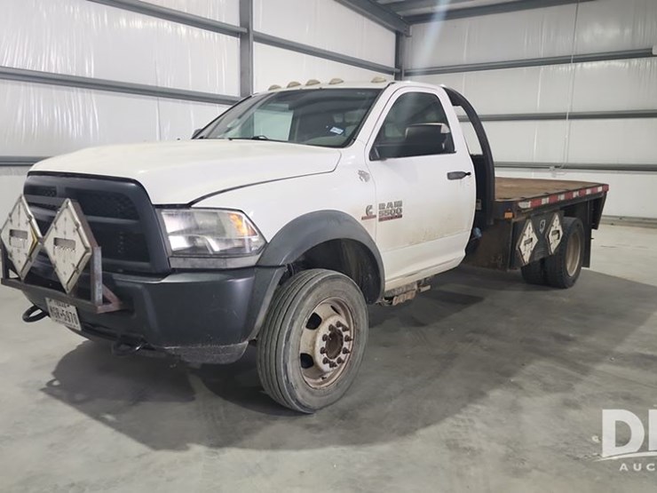 2015-dodge-ram-5500-image-1