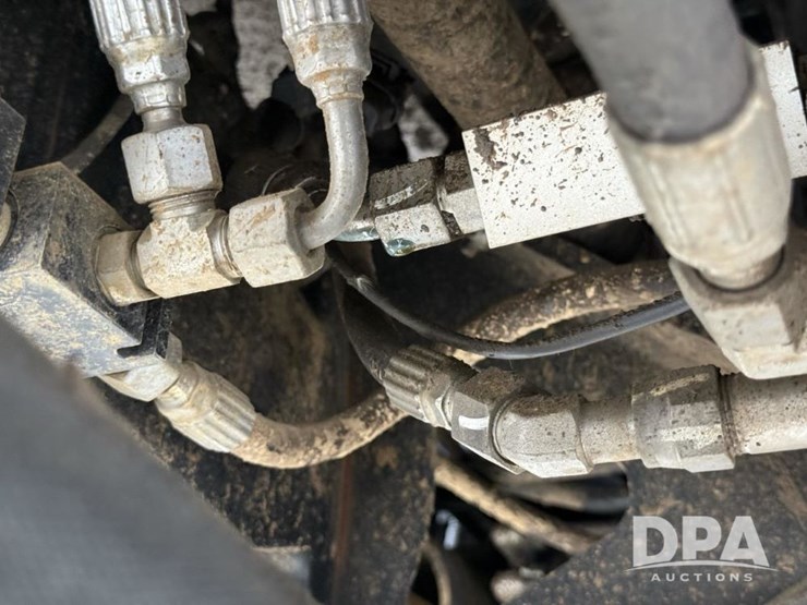 2020-case-ih-trident-5550-image-32