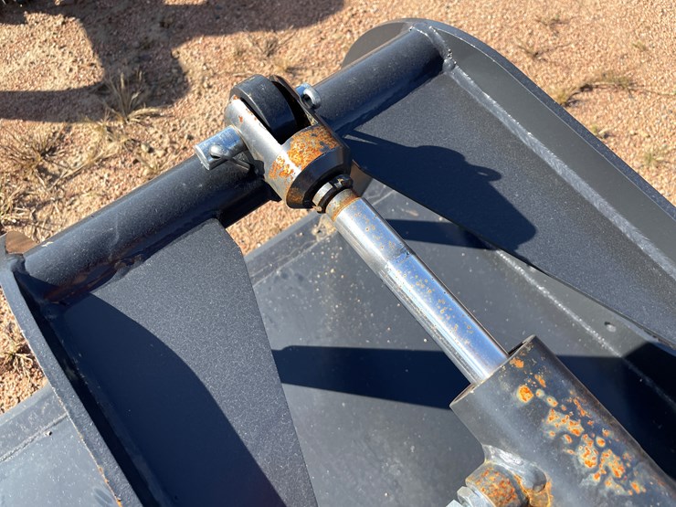 #4083-•-84"-smooth-faced-grapple-bucket-attachment-image-14