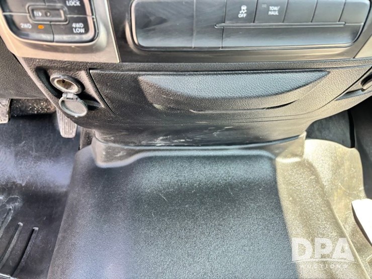 2017-ram-1500-slt-image-80