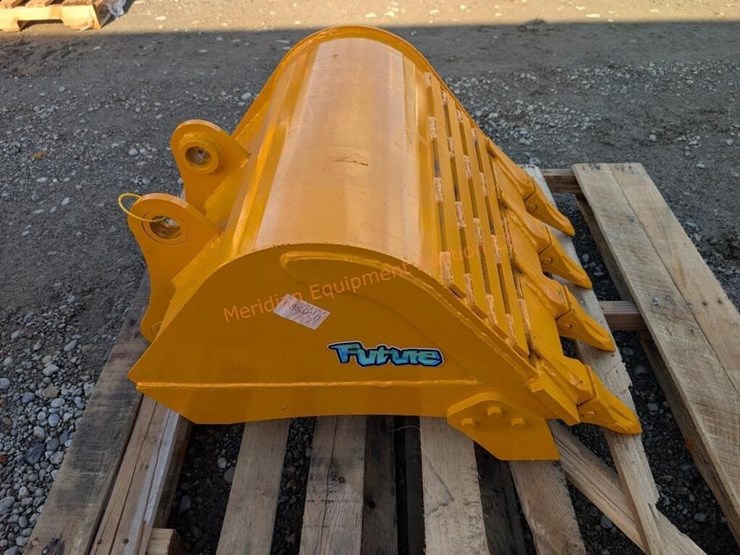 future-cat-305-24"-excavator-bucket-image-4