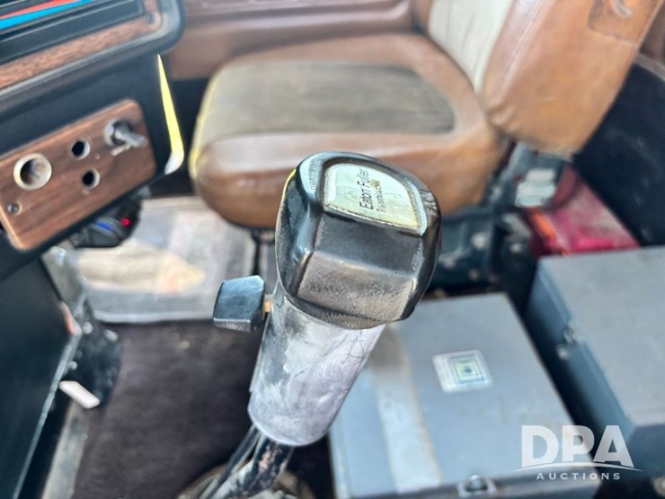 1993-freightliner-fld120-image-89