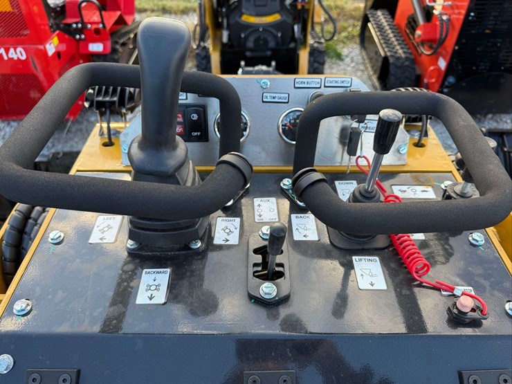 cfg-industrial-kkta27-mini-track-loader-image-8