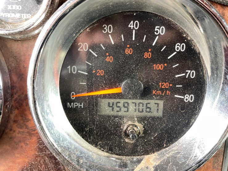 #1001-•-2004-kenworth-semi-tractor-(has-mi-title)-image-40