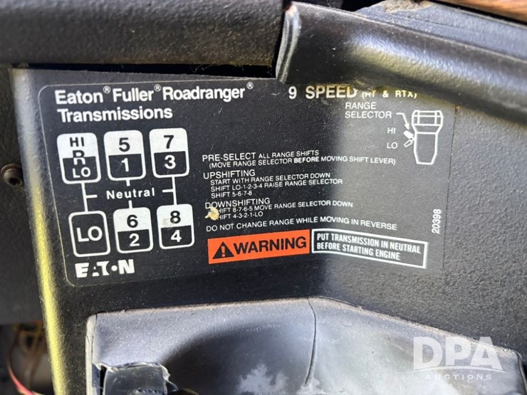 1993-freightliner-fld120-image-90