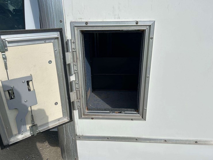 2015-ford-e350-image-18