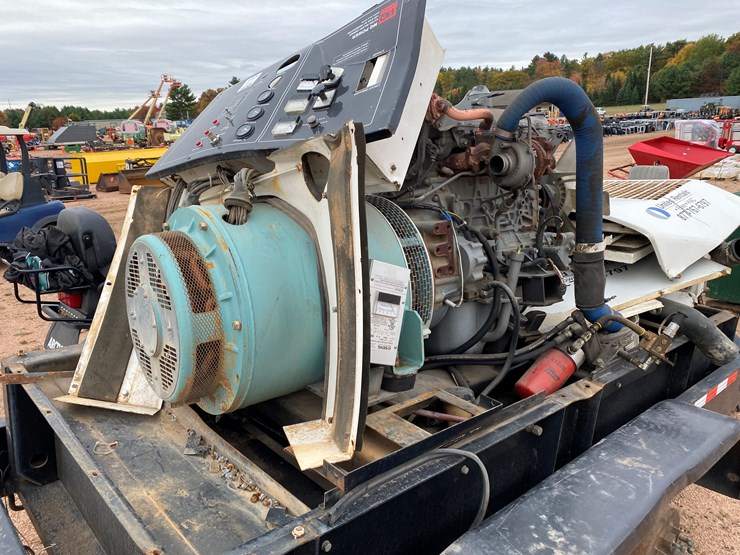 2010-unknown-trailer-image-6