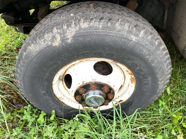 #8043-•-1981-chevy-custom-deluxe-30-truck-(has-wi-title)-image-10