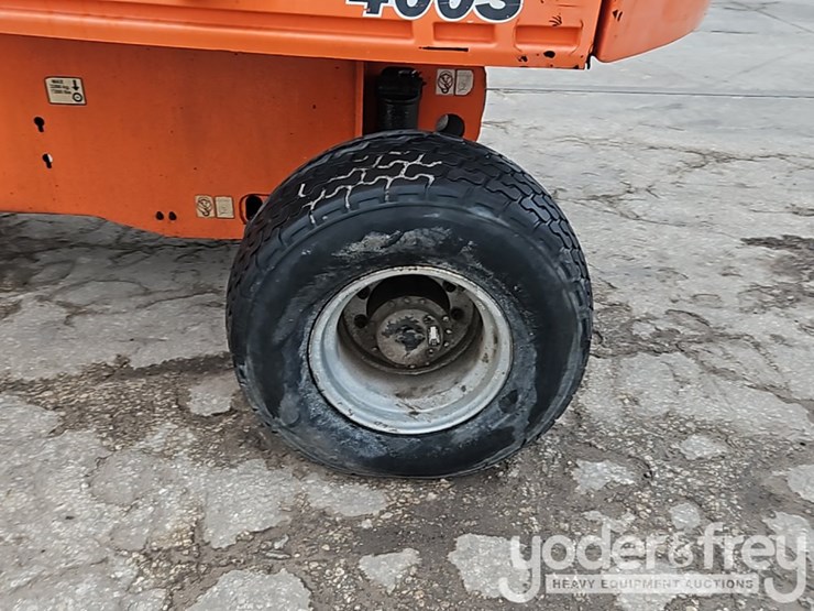 2017-jlg-400s-image-16