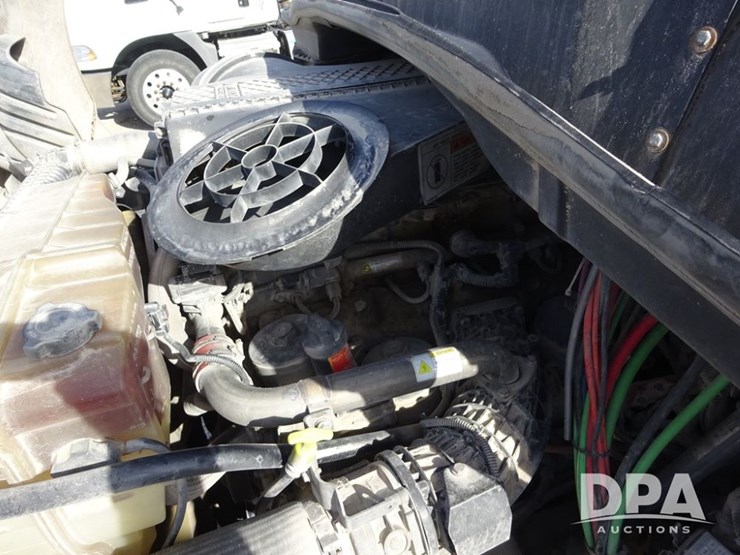 2018-freightliner-cascadia-day-cab-truck-(pz13986,-unit-405)-image-66