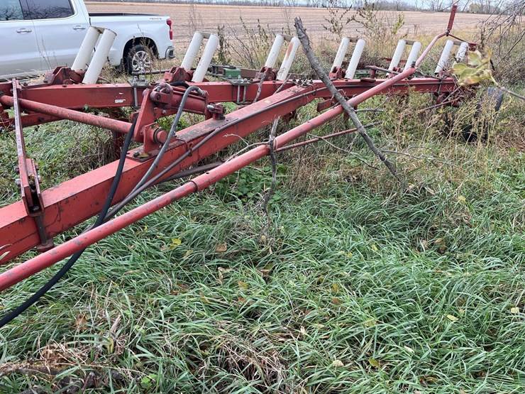 international-710-image-5