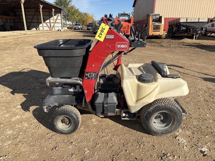 #3842-•-2016-toro-spreader-sprayer-image-1