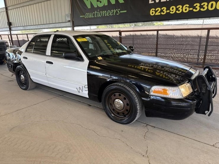 2009-ford-crown-victoria-sdn-image-2