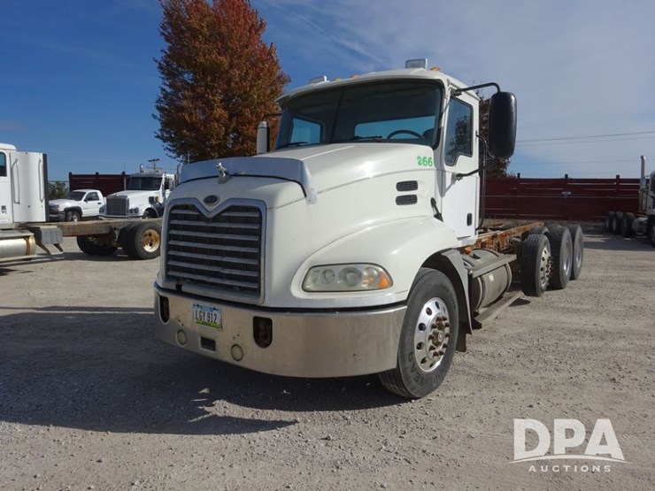2005-mack-vision-truck-(pz13989,-unit-266)-image-2