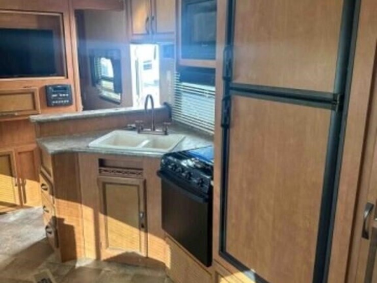 2014-palomino-travel-trailer-image-7