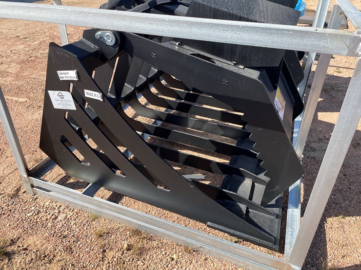 #4114-•-72"-rock-grapple-bucket-attachment-image-2