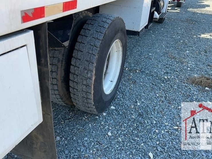 2005-international-durastar-4300-image-19