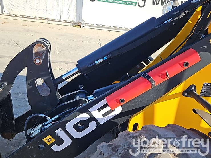 2021-jcb-407-image-14