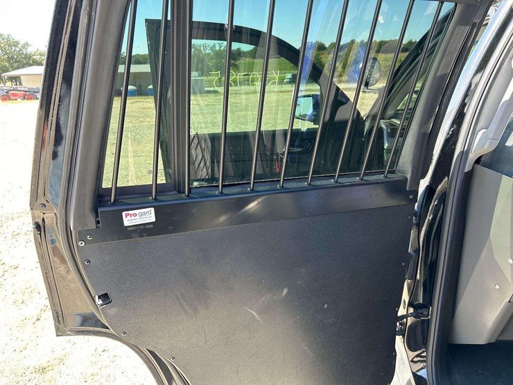 2016-chevrolet-tahoe-image-19