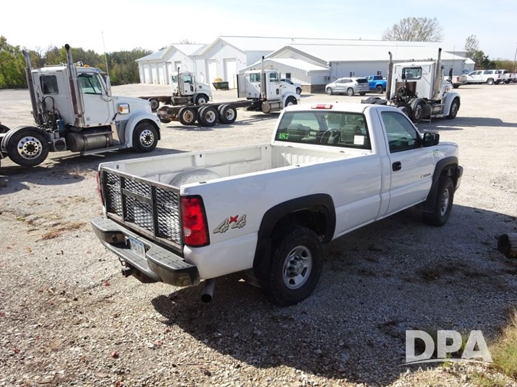 2006-chevrolet-2500hd-image-16