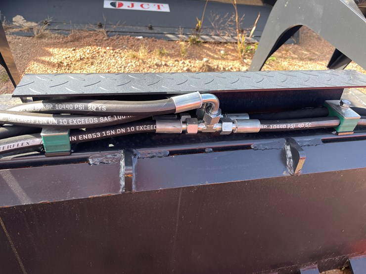 #4079-•-84"-smooth-faced-grapple-bucket-attachment-image-9