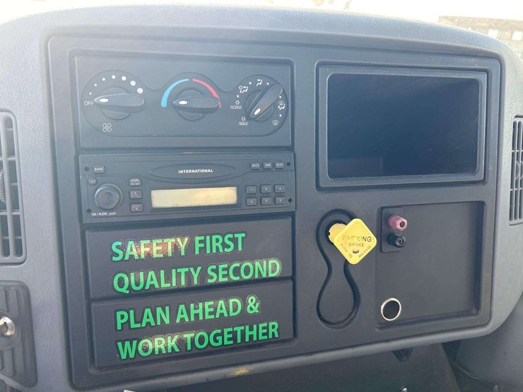 2005-international-durastar-4300-image-16