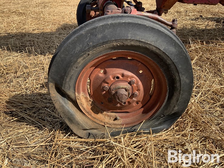 1959-farmall-560-2wd-tractor-image-17