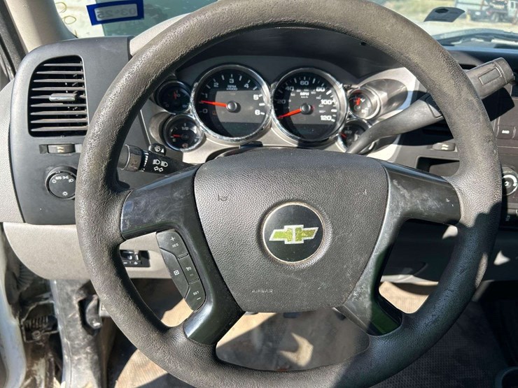 2012-chevrolet-silverado-2500-image-12