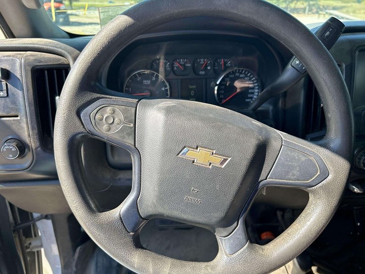 2016-chevrolet-silverado-2500-image-16