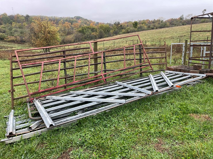 #8119-•-assortment-of-gates-image-3